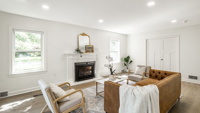 228 E 82nd Street, Indianapolis, IN 46240