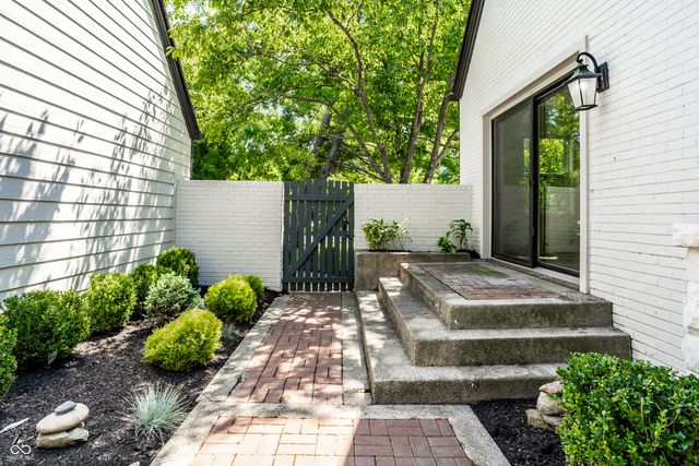 228 E 82nd Street, Indianapolis, IN 46240