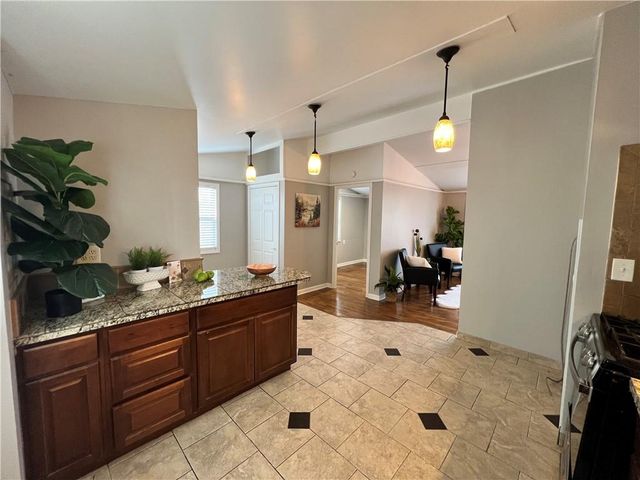 1224 S Delaware Avenue, Independence, MO 64055