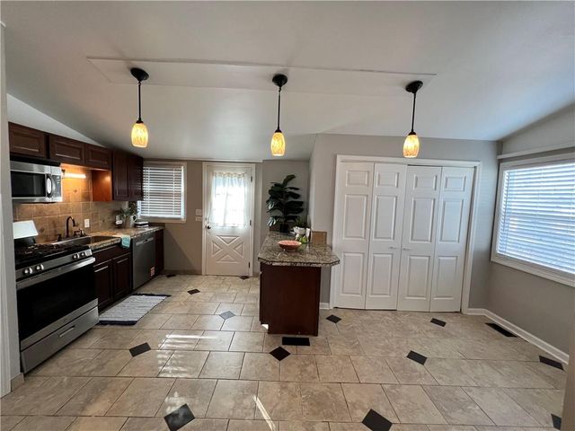 1224 S Delaware Avenue, Independence, MO 64055