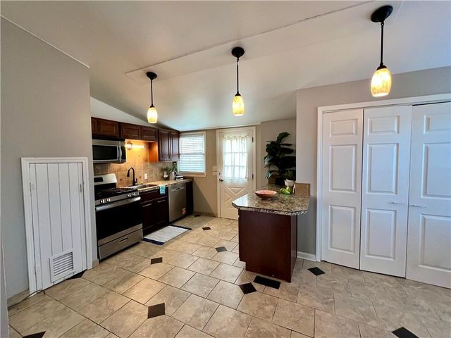 1224 S Delaware Avenue, Independence, MO 64055