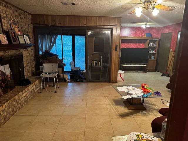 321 Olive Street, Huntsville, TX 77340