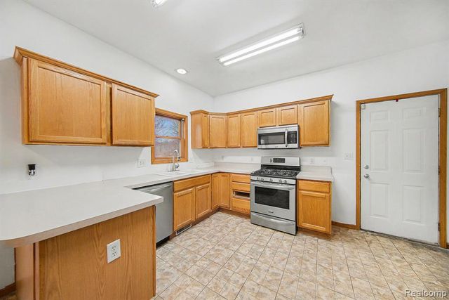 23780 Carleton West Road, Belleville, MI 48111