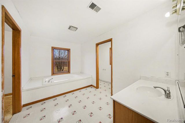 23780 Carleton West Road, Belleville, MI 48111