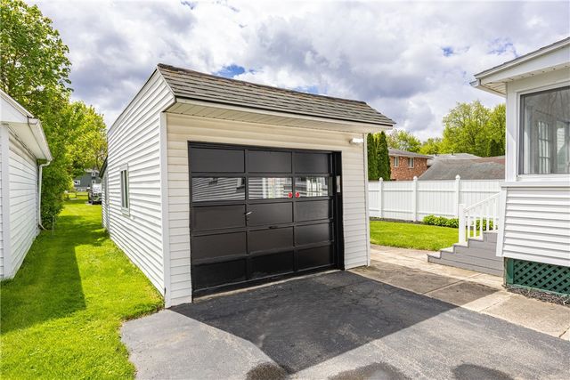 210 East Linden Avenue, East Rochester, NY 14445