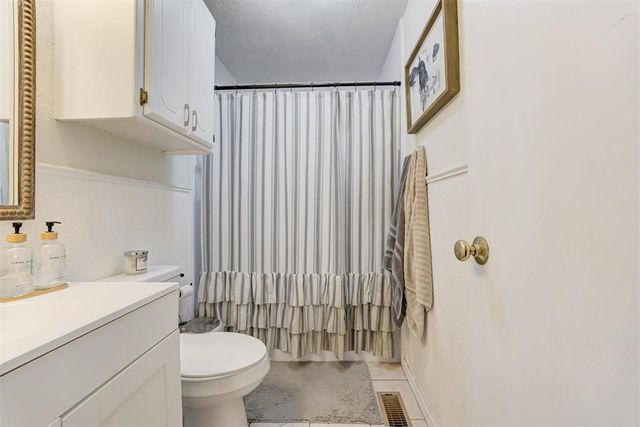 204 N Cherry Avenue, Union City, OK 73090