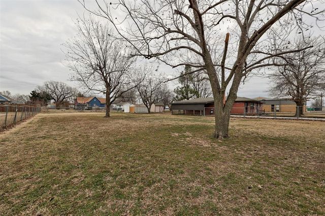 204 N Cherry Avenue, Union City, OK 73090