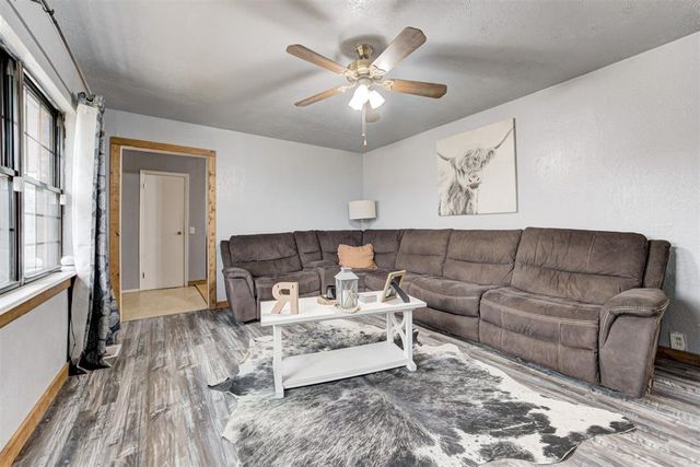 204 N Cherry Avenue, Union City, OK 73090