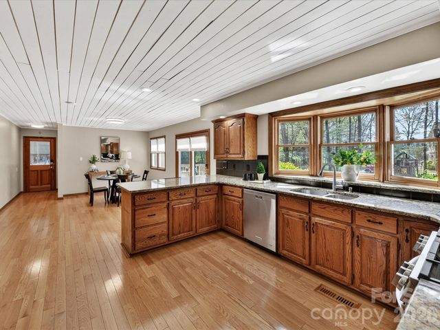 142 Scotland Drive, Mooresville, NC 28115
