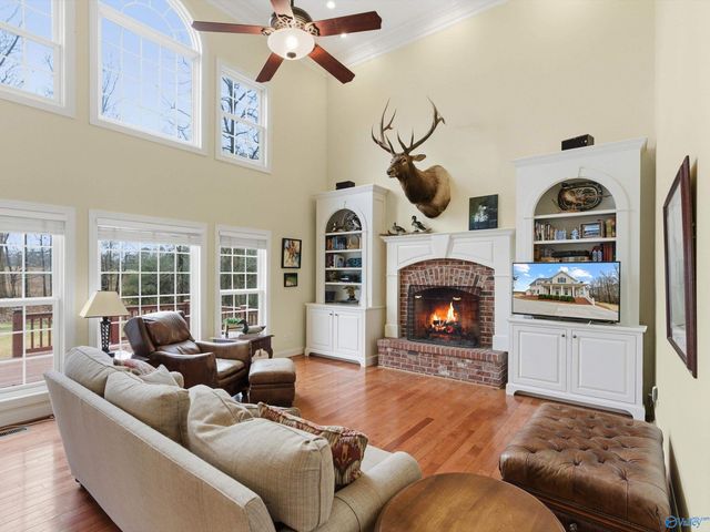 30 Cardinal Drive, Guntersville, AL 35976