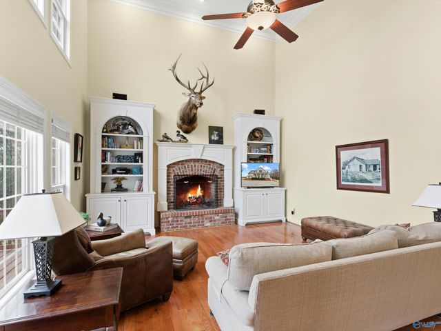 30 Cardinal Drive, Guntersville, AL 35976