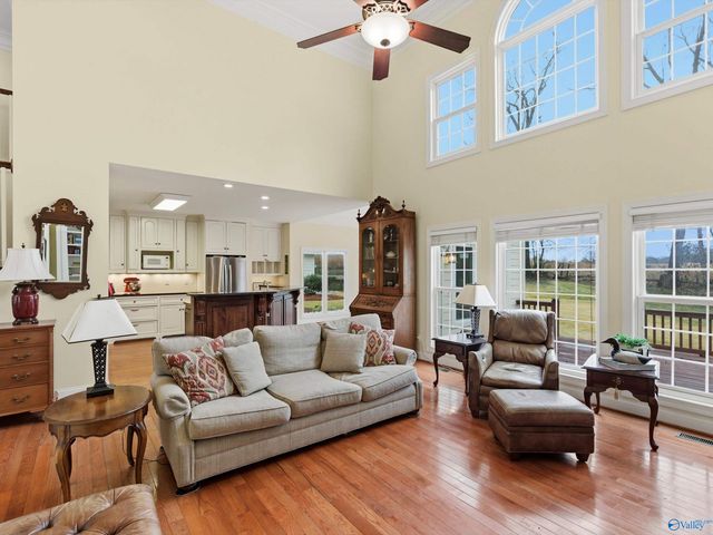 30 Cardinal Drive, Guntersville, AL 35976