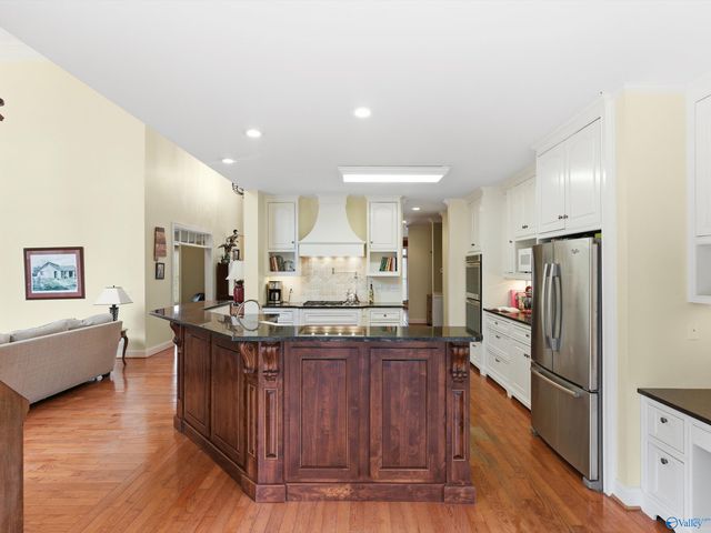 30 Cardinal Drive, Guntersville, AL 35976