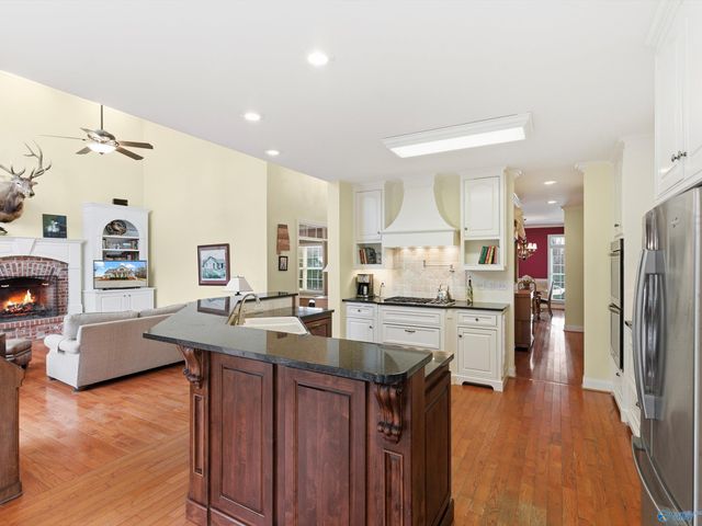 30 Cardinal Drive, Guntersville, AL 35976