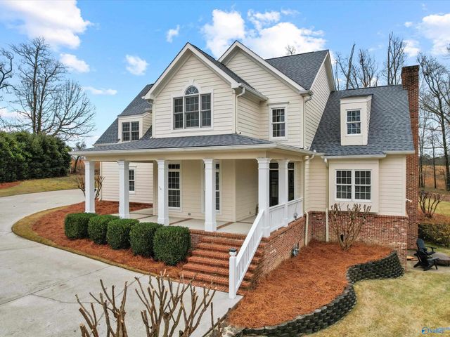 30 Cardinal Drive, Guntersville, AL 35976