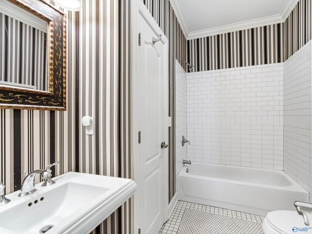 30 Cardinal Drive, Guntersville, AL 35976