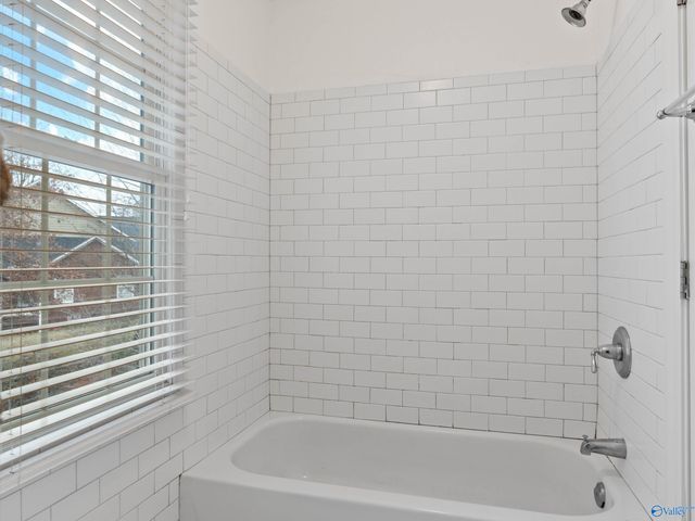 30 Cardinal Drive, Guntersville, AL 35976