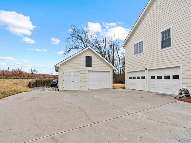 30 Cardinal Drive, Guntersville, AL 35976