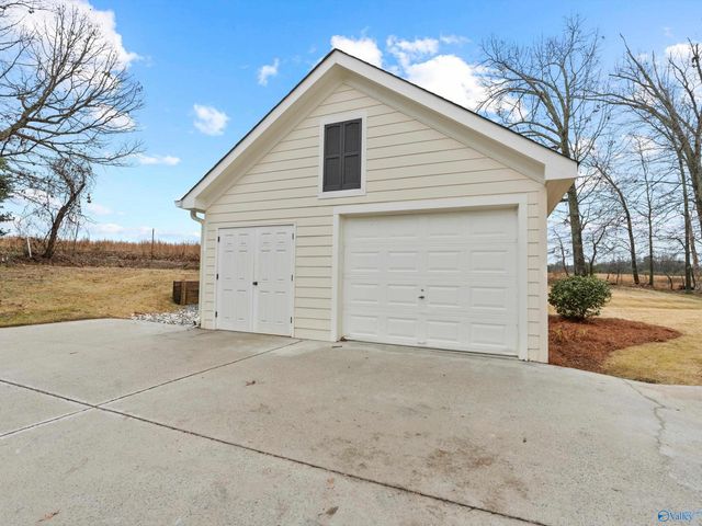30 Cardinal Drive, Guntersville, AL 35976