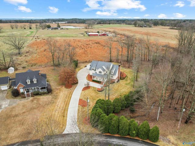 30 Cardinal Drive, Guntersville, AL 35976