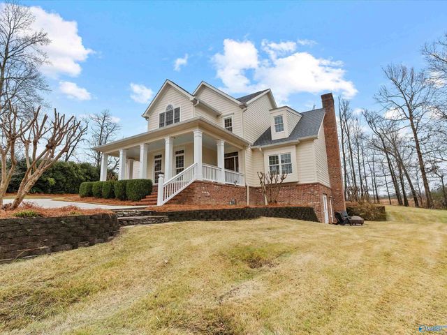 30 Cardinal Drive, Guntersville, AL 35976
