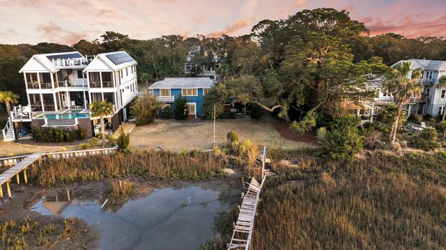 702 E Erie Avenue, Folly Beach, SC 29439
