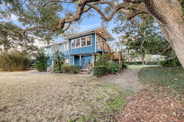 702 E Erie Avenue, Folly Beach, SC 29439