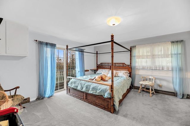 702 E Erie Avenue, Folly Beach, SC 29439