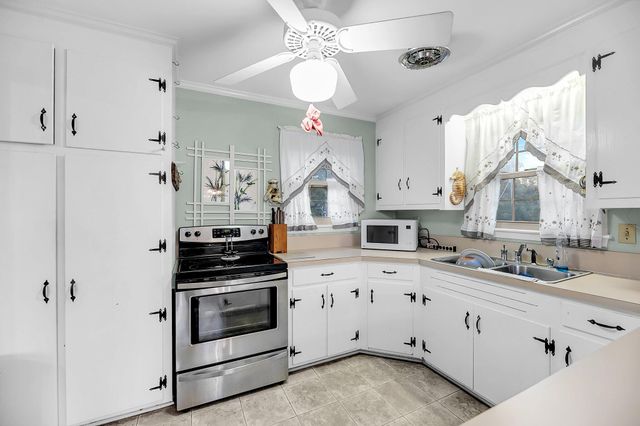 702 E Erie Avenue, Folly Beach, SC 29439