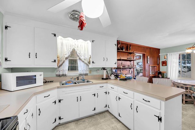 702 E Erie Avenue, Folly Beach, SC 29439