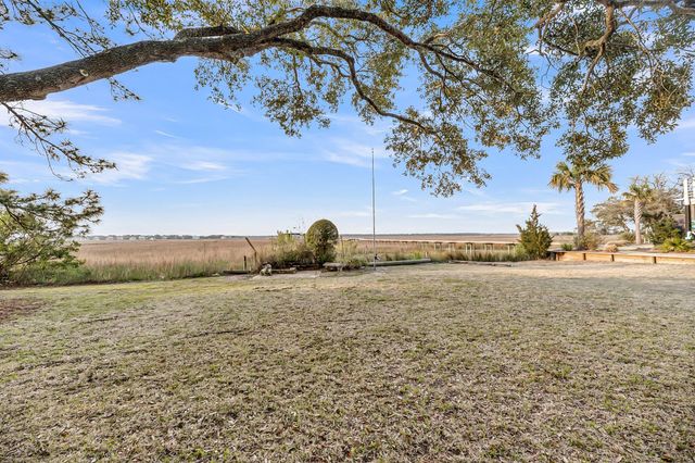 702 E Erie Avenue, Folly Beach, SC 29439