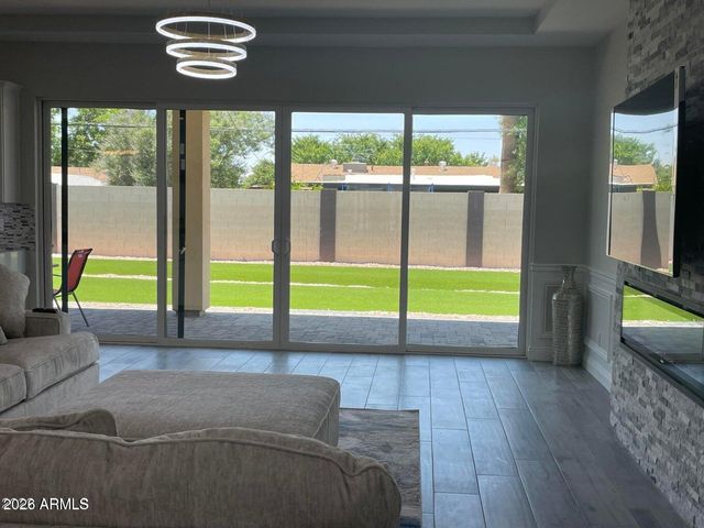 6824 N 14TH Street, Phoenix, AZ 85014