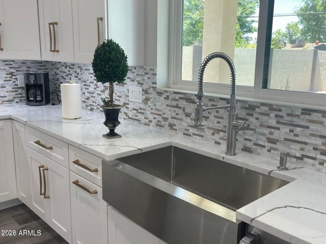 6824 N 14TH Street, Phoenix, AZ 85014