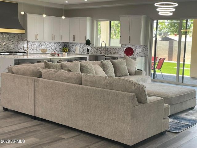 6824 N 14TH Street, Phoenix, AZ 85014