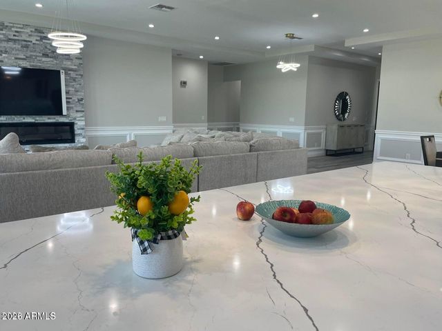 6824 N 14TH Street, Phoenix, AZ 85014