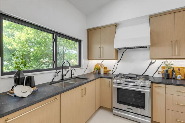 813 E 1ST AVENUE, New Smyrna Beach, FL 32169