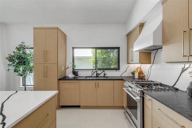 813 E 1ST AVENUE, New Smyrna Beach, FL 32169