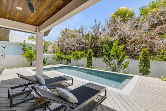 813 E 1ST AVENUE, New Smyrna Beach, FL 32169