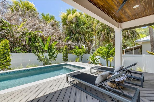 813 E 1ST AVENUE, New Smyrna Beach, FL 32169