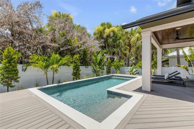 813 E 1ST AVENUE, New Smyrna Beach, FL 32169