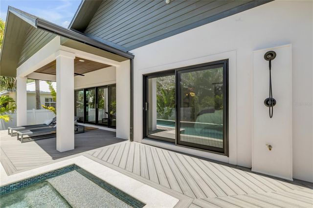 813 E 1ST AVENUE, New Smyrna Beach, FL 32169