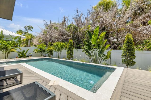 813 E 1ST AVENUE, New Smyrna Beach, FL 32169