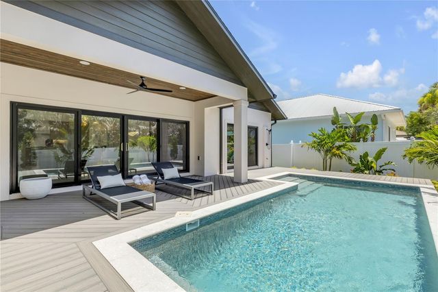 813 E 1ST AVENUE, New Smyrna Beach, FL 32169