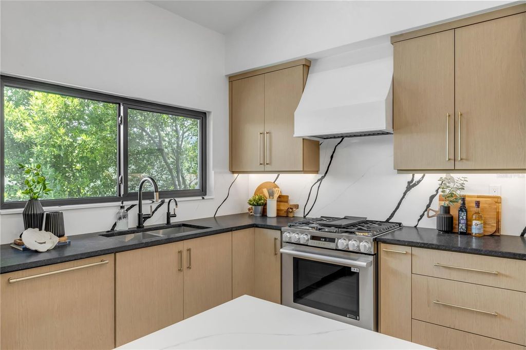 Image 20 of property listing at 813 E 1ST AVENUE, New Smyrna Beach, FL 32169