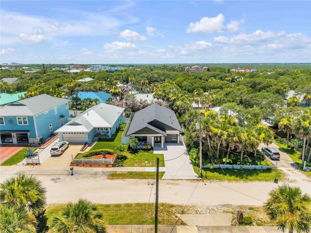 Image 69 of property listing at 813 E 1ST AVENUE, New Smyrna Beach, FL 32169