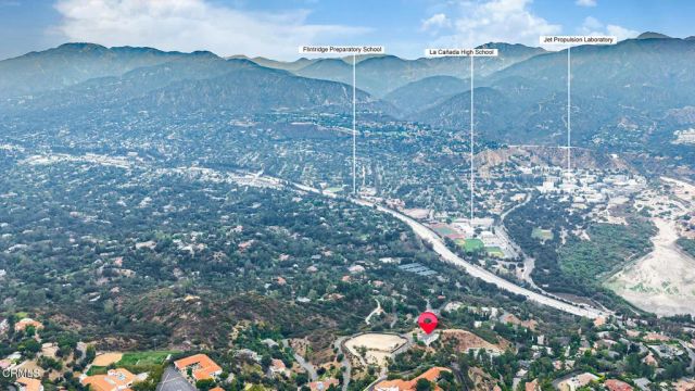 450 Palmerstone Drive, La Canada Flintridge, CA 91011