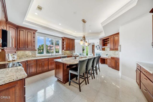 450 Palmerstone Drive, La Canada Flintridge, CA 91011