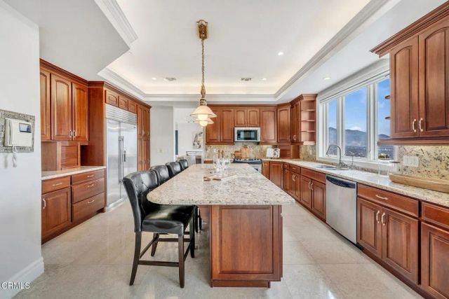 450 Palmerstone Drive, La Canada Flintridge, CA 91011