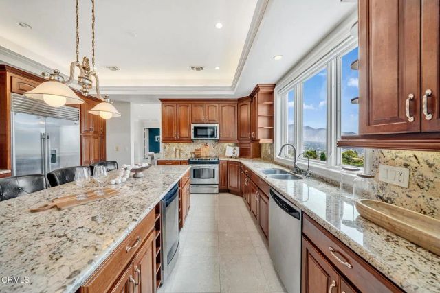 450 Palmerstone Drive, La Canada Flintridge, CA 91011