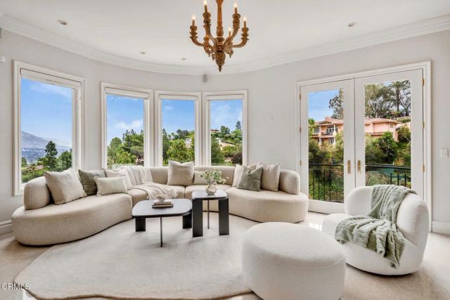 450 Palmerstone Drive, La Canada Flintridge, CA 91011